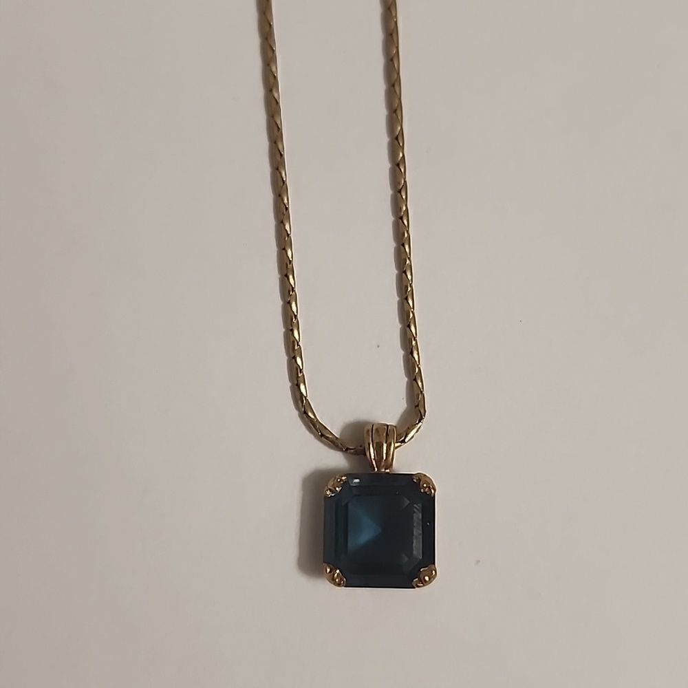 Avon Faceted Blue Glass Square Cut Solitaire Pendant Necklace Womens